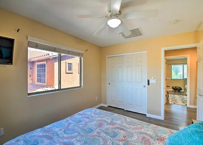 Walk To Stadium! W/ Outdoor Oasis Holiday home
