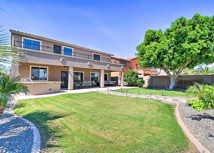 Holiday home Walk To Stadium! W/ Outdoor Oasis