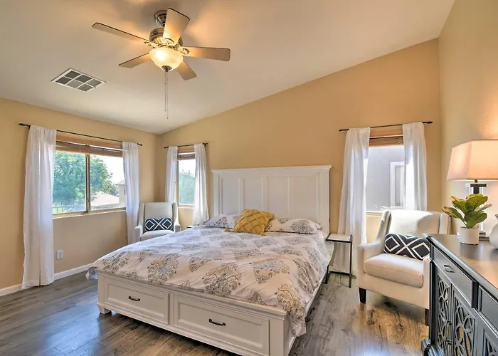 Walk To Stadium! W/ Outdoor Oasis Holiday home *